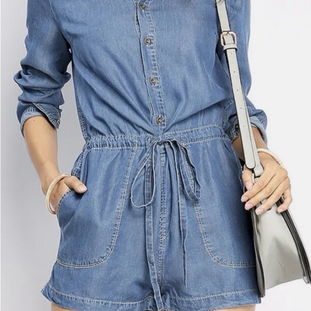 Forever 21 Women’s Long Sleeve Denim Romper-Jumpsuit-Shorts Medium